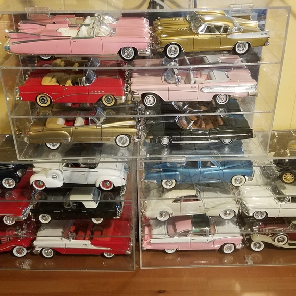 3 Diecast Model Car Display Cases 1:18 Scale With Cars - Picture 4 of 11
